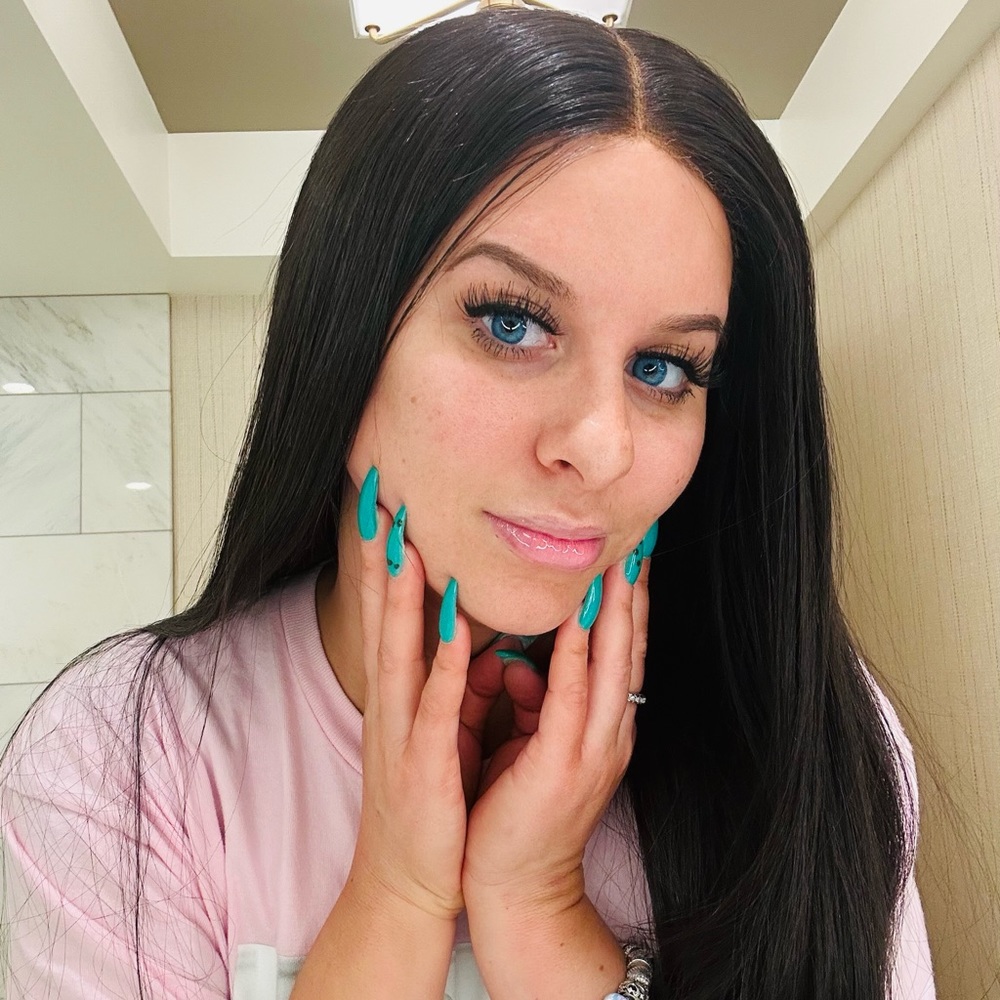 Meet your Posher, Victoria